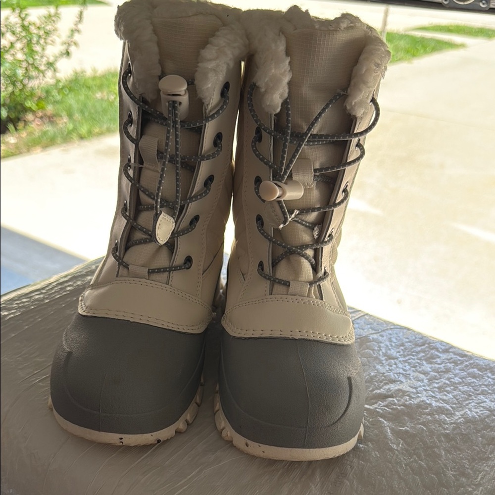All in Motion Kids Snow Boots in Gray and Cream